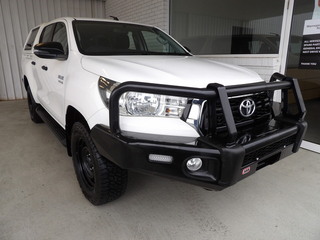 2018 TOYOTA HILUX SR (4x4) Dual Cab (Glacier White) Pre-Owned Car Thumbnail