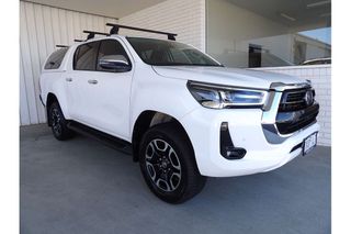 2023  Toyota Hilux SR5 Ute (White) Pre-Owned Car Thumbnail