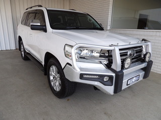 2016 TOYOTA LANDCRUISER SAHARA (4x4) Wagon (Glacier White) Pre-Owned Car Thumbnail