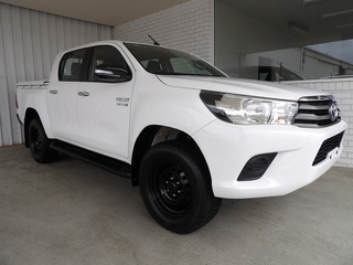 2017 TOYOTA HILUX SR (4x4) Dual Cab (Glacier White) Pre-Owned Car Thumbnail