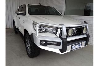 2019  Toyota Hilux SR5 Ute (White) Pre-Owned Car Thumbnail
