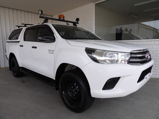 2017 TOYOTA HILUX SR (4x4) Dual Cab (Glacier White) Pre-Owned Car Thumbnail
