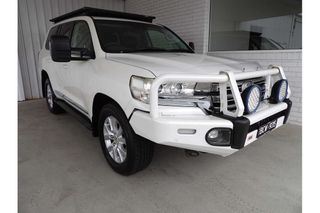 2016  Toyota Landcruiser SAHARA (4x4) SUV (White) Pre-Owned Car Thumbnail
