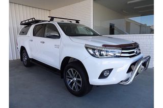 2018  Toyota Hilux SR5+ (4x4) Ute (White) Pre-Owned Car Thumbnail