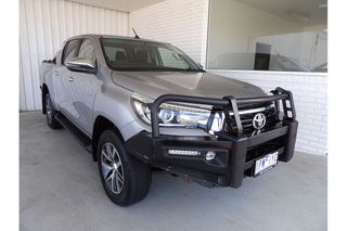 2019  Toyota Hilux SR5 Ute (Silver) Pre-Owned Car Thumbnail