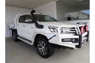 2016 Toyota Hilux SR5 (4x4) Ute (White) Pre-Owned Car Thumbnail