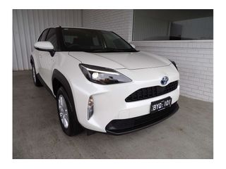 2022  Toyota Yaris Cross GX SUV (White) Pre-Owned Car Thumbnail